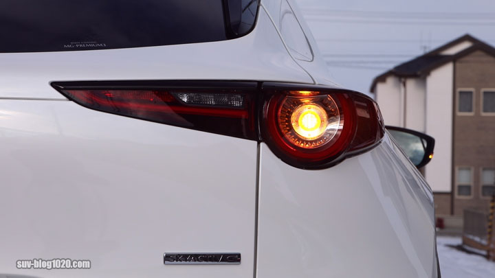 cx30-dimming_turn_signal-2