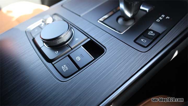CX-60 納車後１年経過のセンターコンソールパネル
