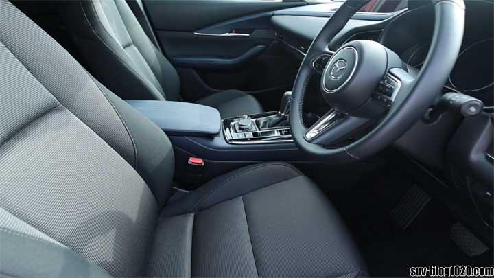 CX-30 XD-Touring ネイビーブルー内装