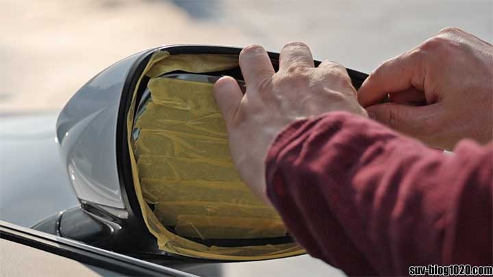 CX-30ドアミラーの上の隙間から指を入れて外す