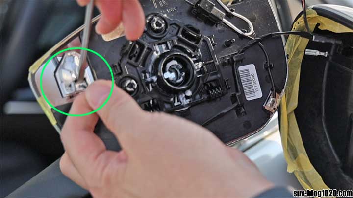 CX-30ドアミラー BSMコネクター外し