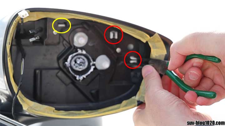 CX-30ドアミラーガーニッシュのツメ解除位置