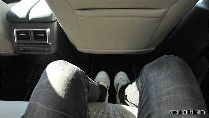 2025 CX-60 25S Lパッケージ リアシート足元