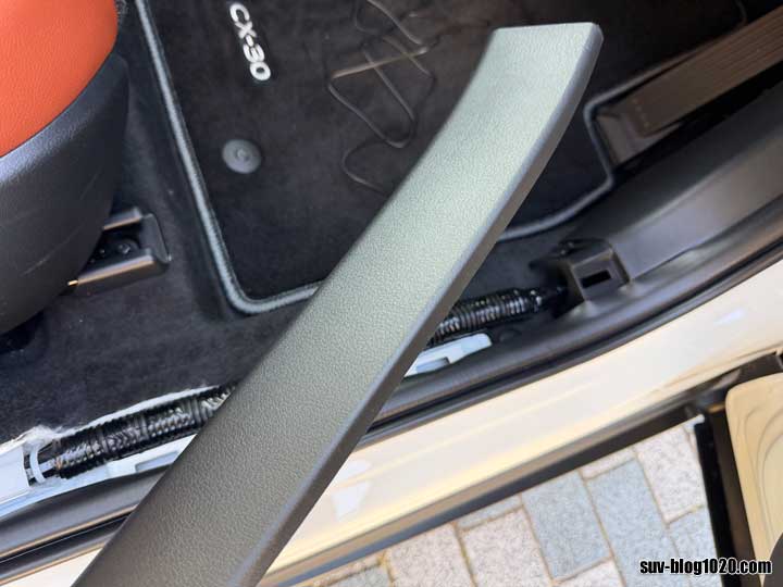 CX-30レーダー取付け サイドシルカバー外し