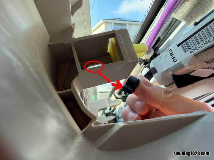 CX-30レーダー取付け Aピラーストッパー外し