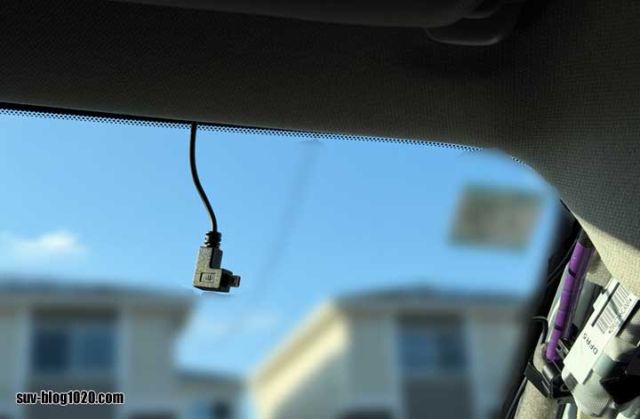 CX-30レーダー取付け フロントガラス上部に電源コード引き回し