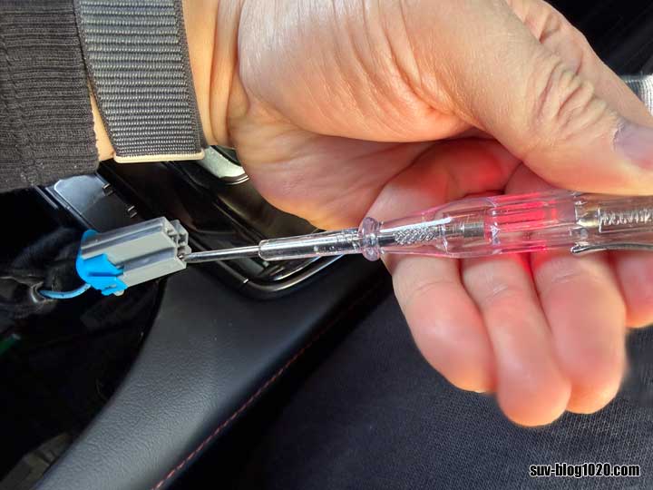 電源ソケット裏 検電テスターで＋電源を確認