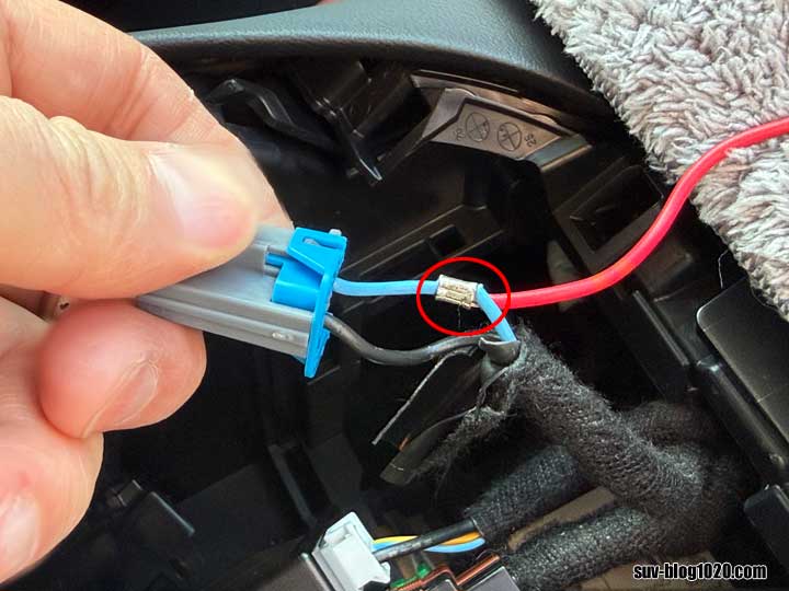 スプライス端子で分岐配線を圧着