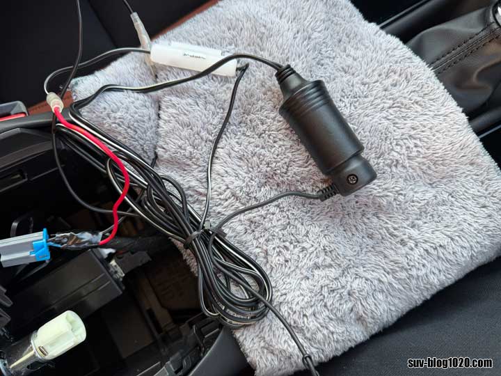 レーダーの電源プラグと電源ソケットを接続