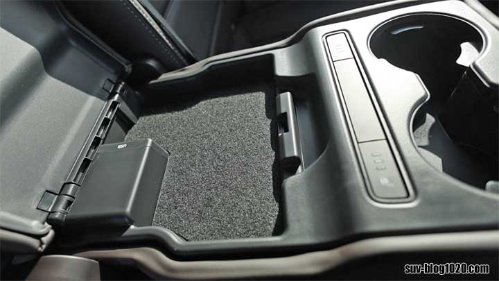 CX-5 XD Drive Edition リアアームレスト