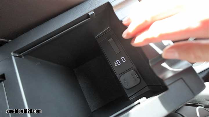 CX-5 XD Drive Edition センターコンソールボックス