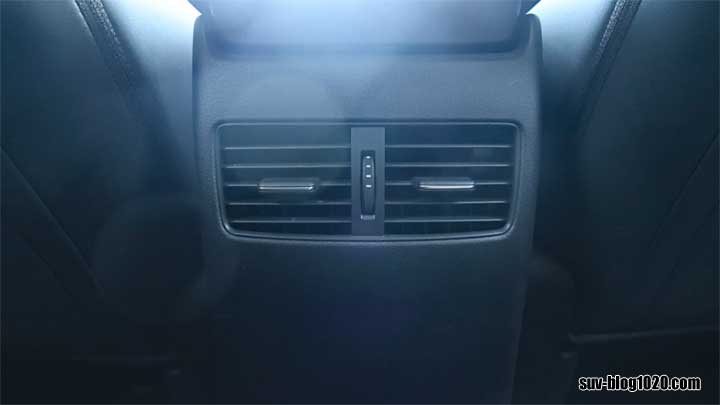 CX-30リア吹き出し口