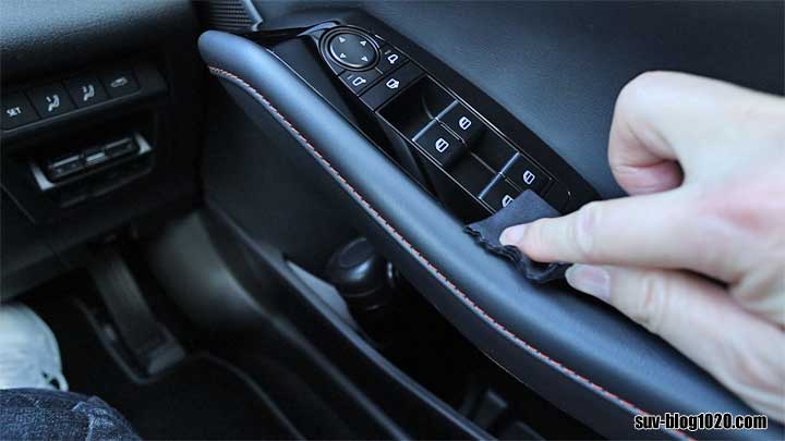 ピアノブラックプロテクター施工 フロントパワーウィンドウスイッチ