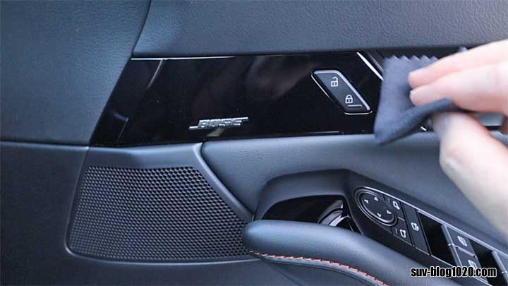 ピアノブラックプロテクター施工 BOSEオーナメント部分