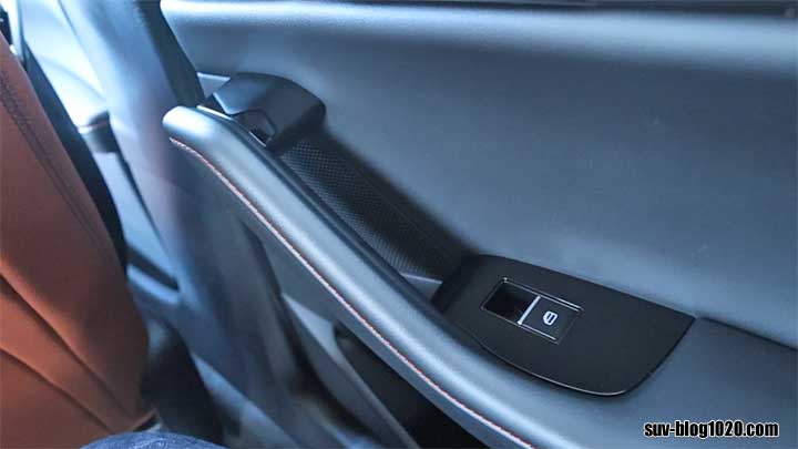 ピアノブラックプロテクター施工 リアパワーウィンドウスイッチ