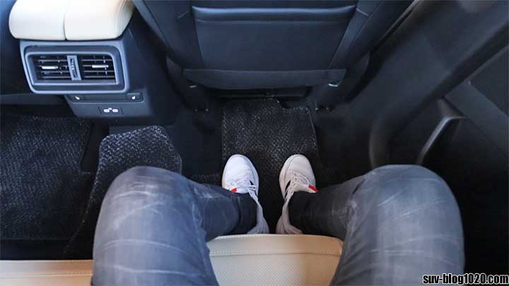 新型CX-5 リア足元