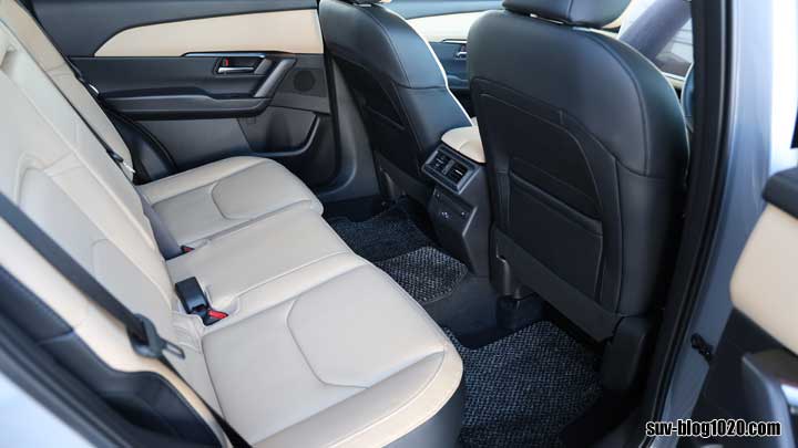 新型CX-5 リアシート画像