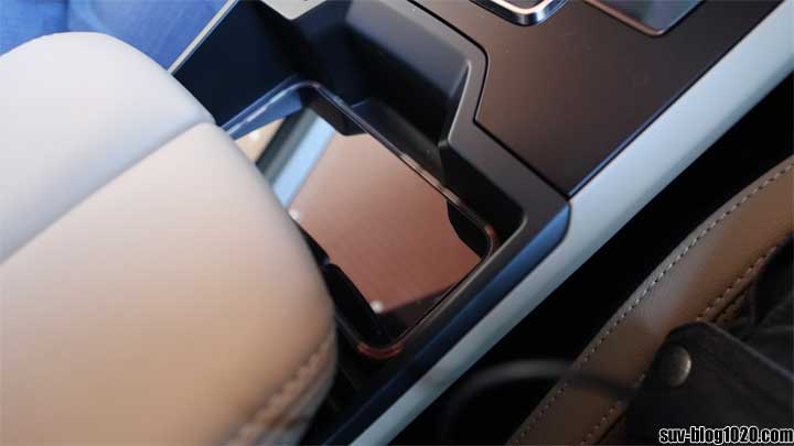 新型CX-5 スマホワイヤレス充電