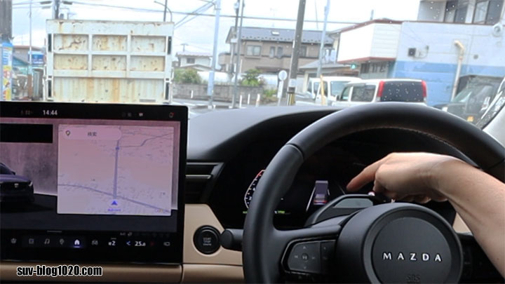 新型CX-5 前にトラックがいるとトラックの絵が